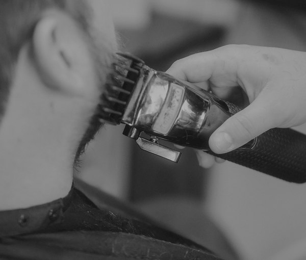 Clippers shaping the beard along the jaw